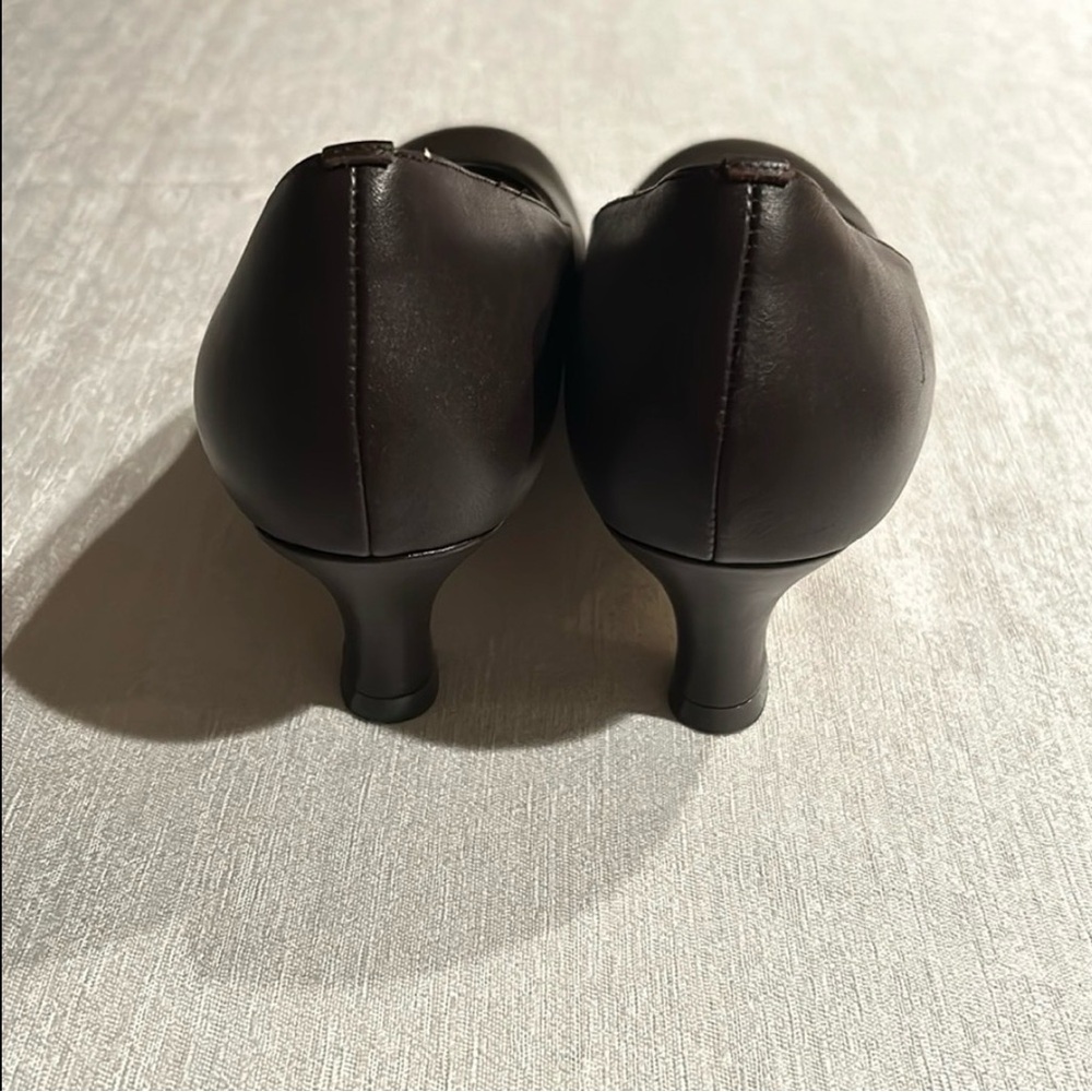 Array Flatter Dark Gray Leather Round Toe Pumps - image 3